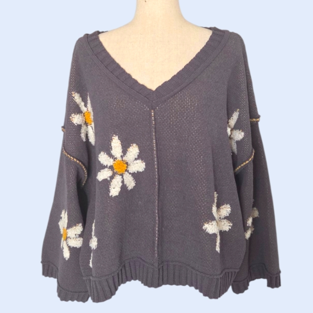 POL Gray Daisy Jacquard Knit Sweater Medium Oversized Cozy V-Neck Pullover - Picture 2 of 8